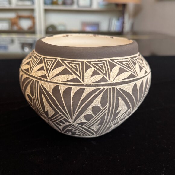 Vintage Laguna Acoma Pueblo Pottery Jar Etched Sgraffito Signed LC/GP - Picture 9 of 9